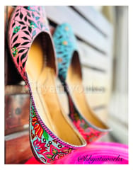 The Free Sprit ~ Beautiful Handpainted Juttis