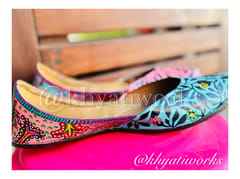 The Free Sprit ~ Beautiful Handpainted Juttis